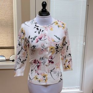 NWT! Lovely floral WHBM snap cardigan Size XS
